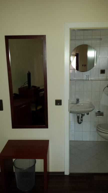 Hotel Restaurant Platamon Feuchtwangen Quarto foto